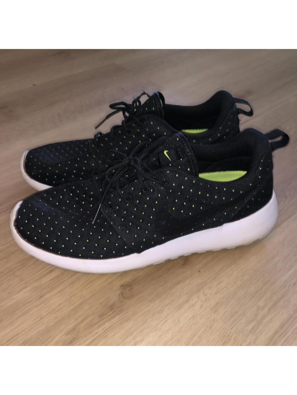 NIKE ROSHE ONE RUN SE BLACK VOLT GREEN NEON YELLOW SNEAKERS MENS SIZE 9.5